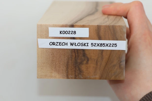 Orzech włoski Walnut drewno do toczenia kantówka wood for turning Timber