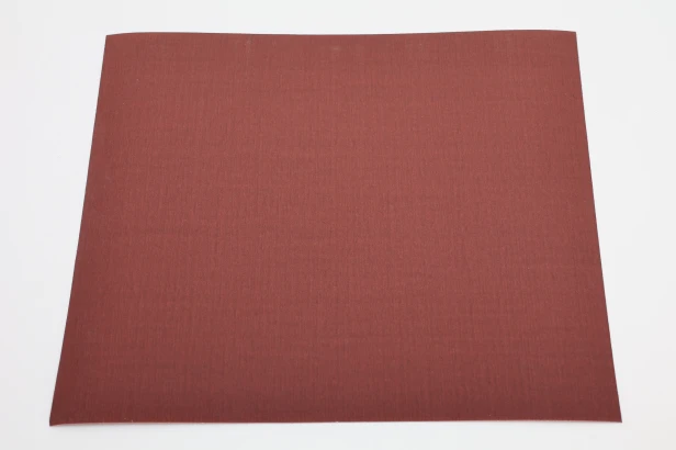 Płótno ścierne w arkuszach formatka prostokątna do polerowania drewna PST HAND PAD 240x280 mm P600