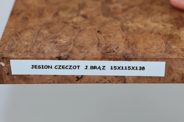 Jesion czeczot Burl Ash jasnobrązowe stabilizowane drewno na biżuterię light brown stabilized wood for jewelry