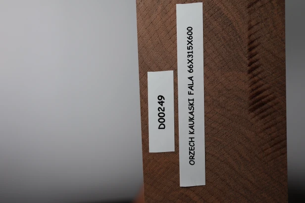 Orzech Kaukaski Fala Flame Caucasian Walnut deska drewniana drewno na kolby broń wooden board wood for gunstocks