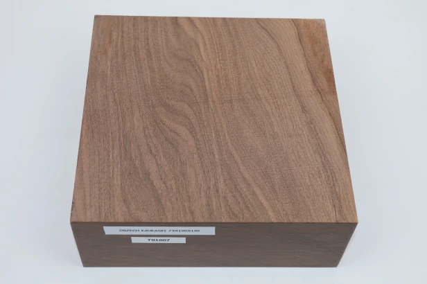 Orzech Kaukaski Caucasian Walnut drewno do toczenia wood for turning