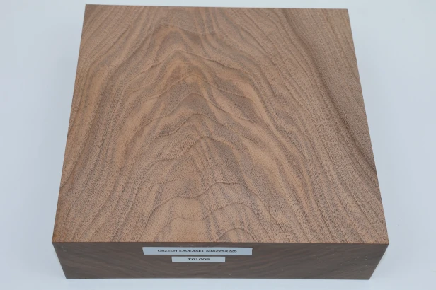 Orzech Kaukaski Caucasian Walnut drewno do toczenia wood for turning