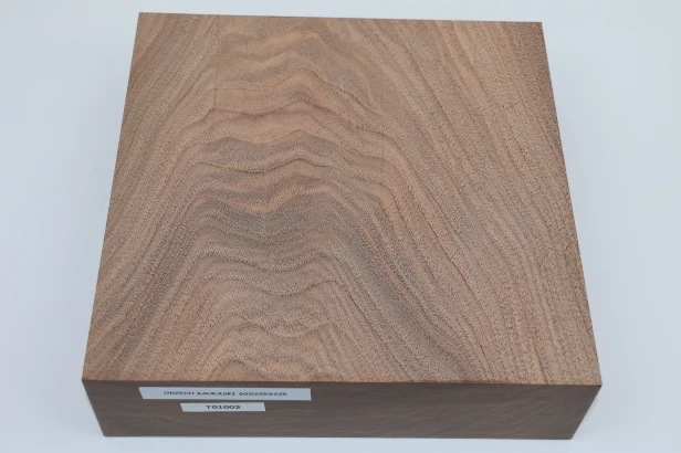 Orzech Kaukaski Caucasian Walnut drewno do toczenia wood for turning