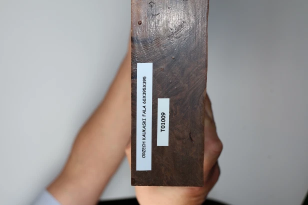 Orzech Kaukaski Fala Flame Caucasian Walnut drewno do toczenia wood for turning
