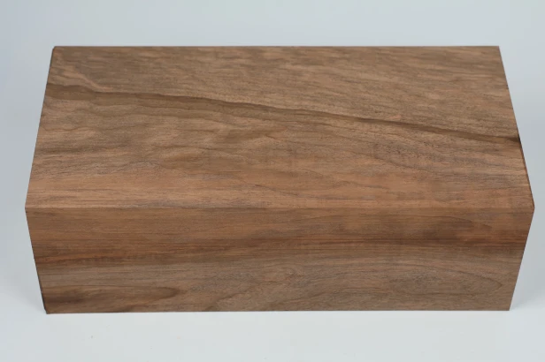 Orzech Kaukaski Caucasian Walnut drewno do toczenia kantówka wood for turning Timber