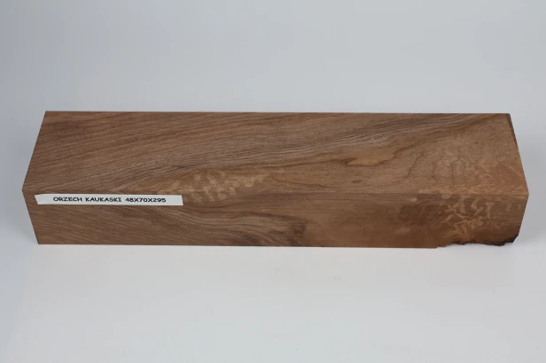 Orzech Kaukaski Caucasian Walnut drewno do toczenia kantówka wood for turning Timber