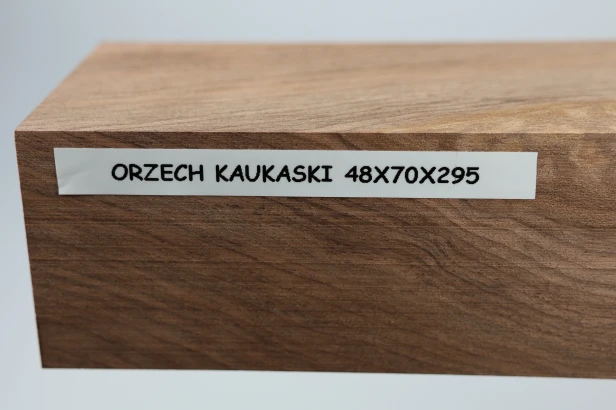 Orzech Kaukaski Caucasian Walnut drewno do toczenia kantówka wood for turning Timber