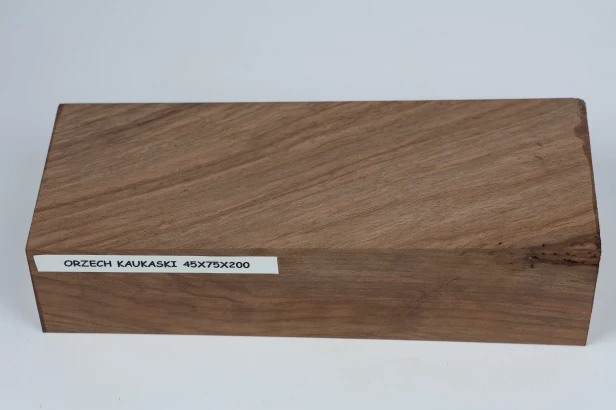 Orzech Kaukaski Caucasian Walnut drewno do toczenia kantówka wood for turning Timber