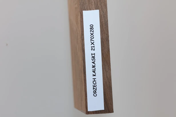 Orzech Kaukaski Caucasian Walnut listwa drewniana wooden strip
