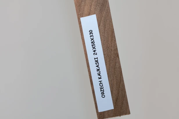 Orzech Kaukaski Caucasian Walnut listwa drewniana wooden strip