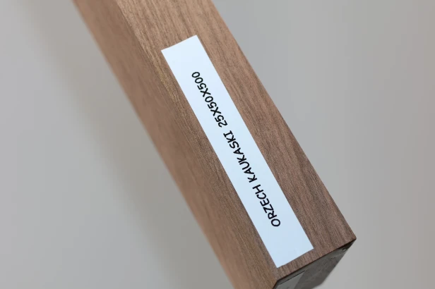 Orzech Kaukaski Caucasian Walnut listwa drewniana wooden strip