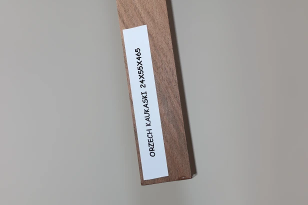 Orzech Kaukaski Caucasian Walnut listwa drewniana wooden strip