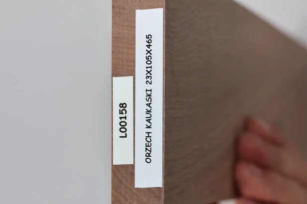 Orzech Kaukaski Caucasian Walnut listwa drewniana wooden strip