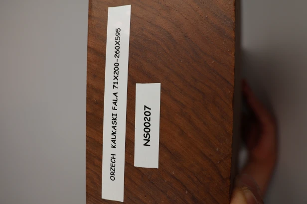 Orzech Kaukaski Fala Flame Caucasian Walnut