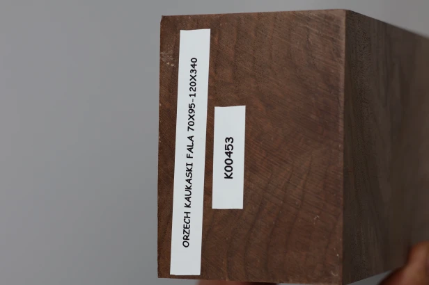 Orzech Kaukaski Fala Flame Caucasian Walnut drewno do toczenia kantówka drewno na kolby broń wood for turning Timber wood for gunstocks