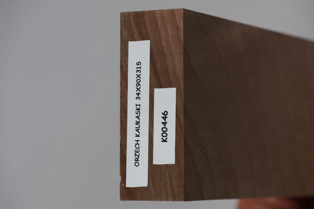 Orzech Kaukaski Caucasian Walnut drewno do toczenia kantówka wood for turning Timber