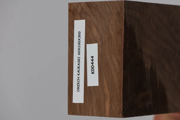 Orzech Kaukaski Caucasian Walnut drewno do toczenia kantówka wood for turning Timber