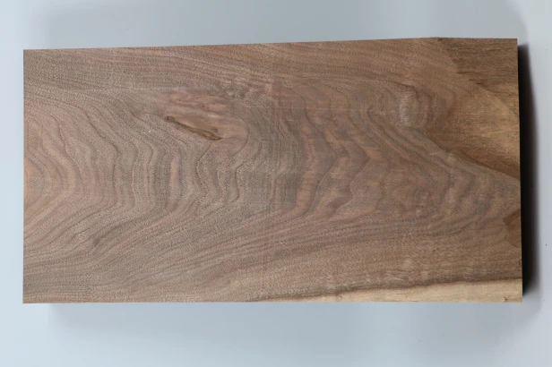 Orzech Kaukaski Caucasian Walnut drewno do toczenia kantówka wood for turning Timber
