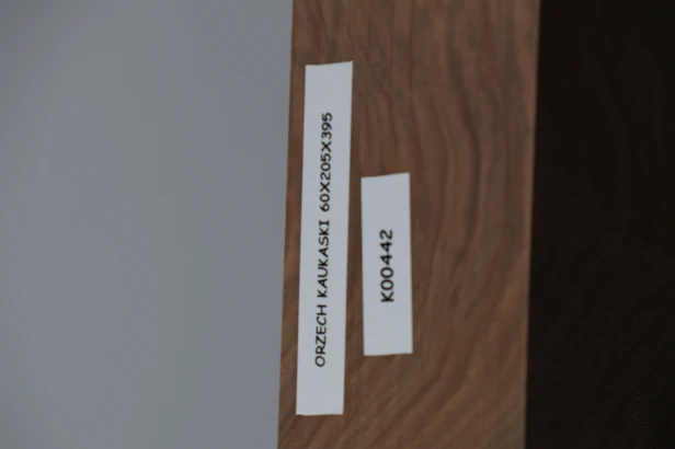 Orzech Kaukaski Caucasian Walnut drewno do toczenia kantówka wood for turning Timber