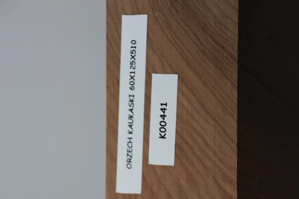 Orzech Kaukaski Caucasian Walnut drewno do toczenia kantówka drewno na kolby broń wood for turning Timber wood for gunstocks