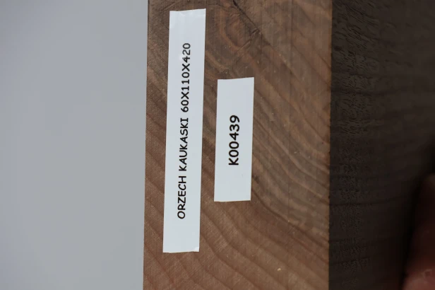 Orzech Kaukaski Caucasian Walnut drewno do toczenia kantówka wood for turning Timber