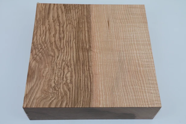 Jesion Rdzeniowy Oliwkowy Fala Flame Olive Heartwood Ash drewno do toczenia wood for turning