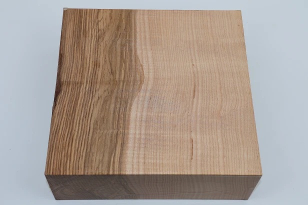 Jesion Rdzeniowy Oliwkowy Fala Flame Olive Heartwood Ash drewno do toczenia wood for turning