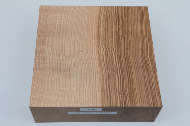 Jesion Rdzeniowy Oliwkowy Fala Flame Olive Heartwood Ash drewno do toczenia wood for turning
