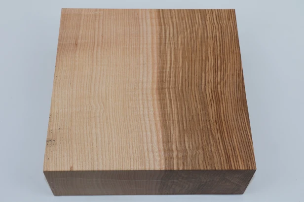 Jesion Rdzeniowy Oliwkowy Fala Flame Olive Heartwood Ash drewno do toczenia wood for turning