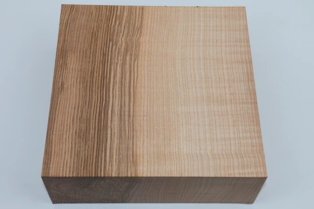 Jesion Rdzeniowy Oliwkowy Fala Flame Olive Heartwood Ash drewno do toczenia wood for turning