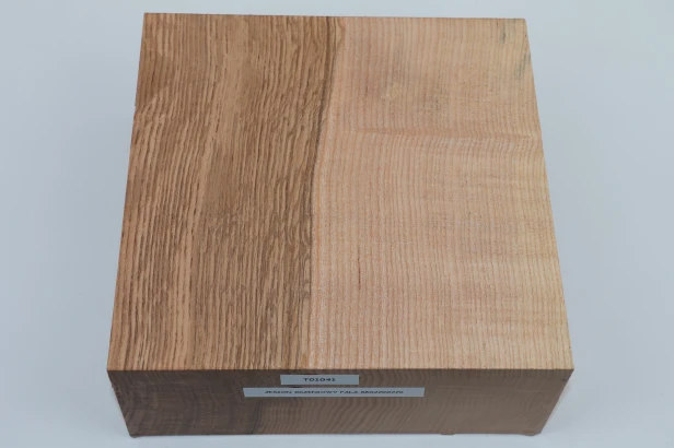 Jesion Rdzeniowy Oliwkowy Fala Flame Olive Heartwood Ash drewno do toczenia wood for turning
