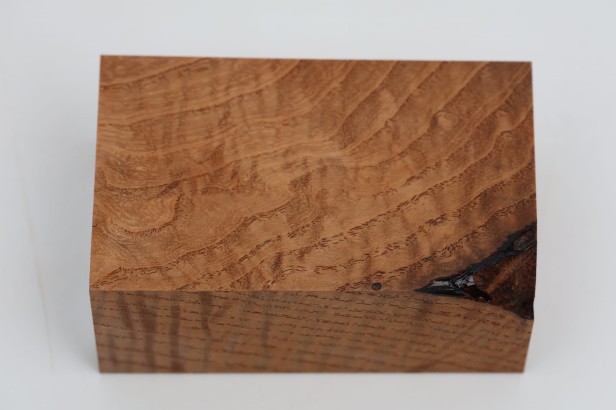 Jesion czeczot fala brązowe stabilizowane drewno na biżuterię
